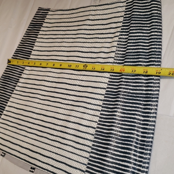 Tory Burch NEW Skirt Stripe Embossed Leather Mini NWT Women's 4 🎉HP🎉 - Picture 7 of 16